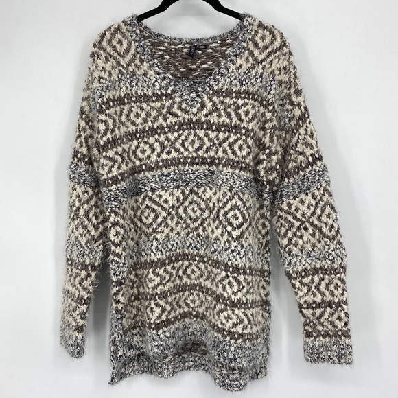 ethyl Sweaters - 🌵 Ethyl Textured Knit V Neck Pullover Sweater